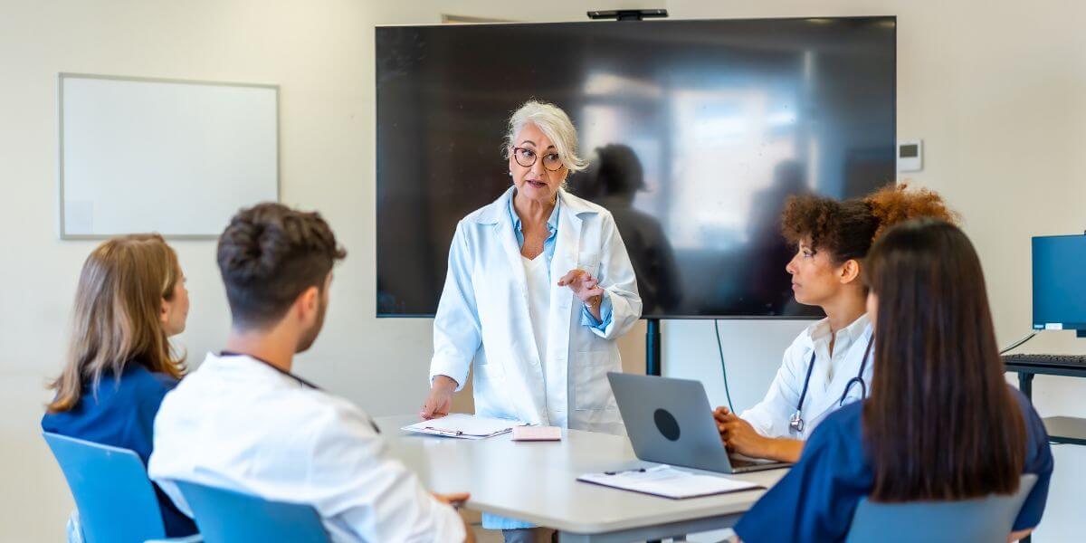 医学部5年生の臨床実習風景