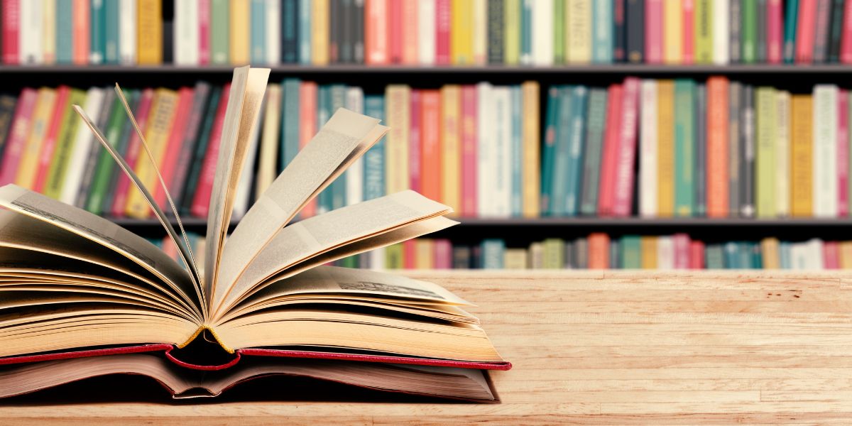 医師国家試験の科目別対策のための勉強机とテキスト