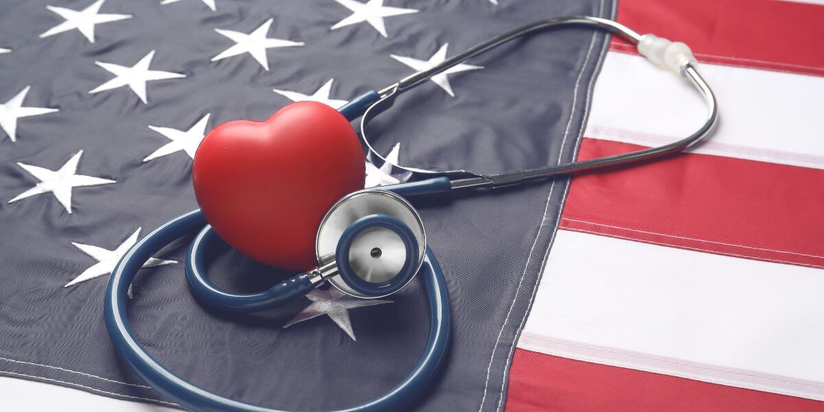 USMLEの試験概要を示すイメージ - 聴診器